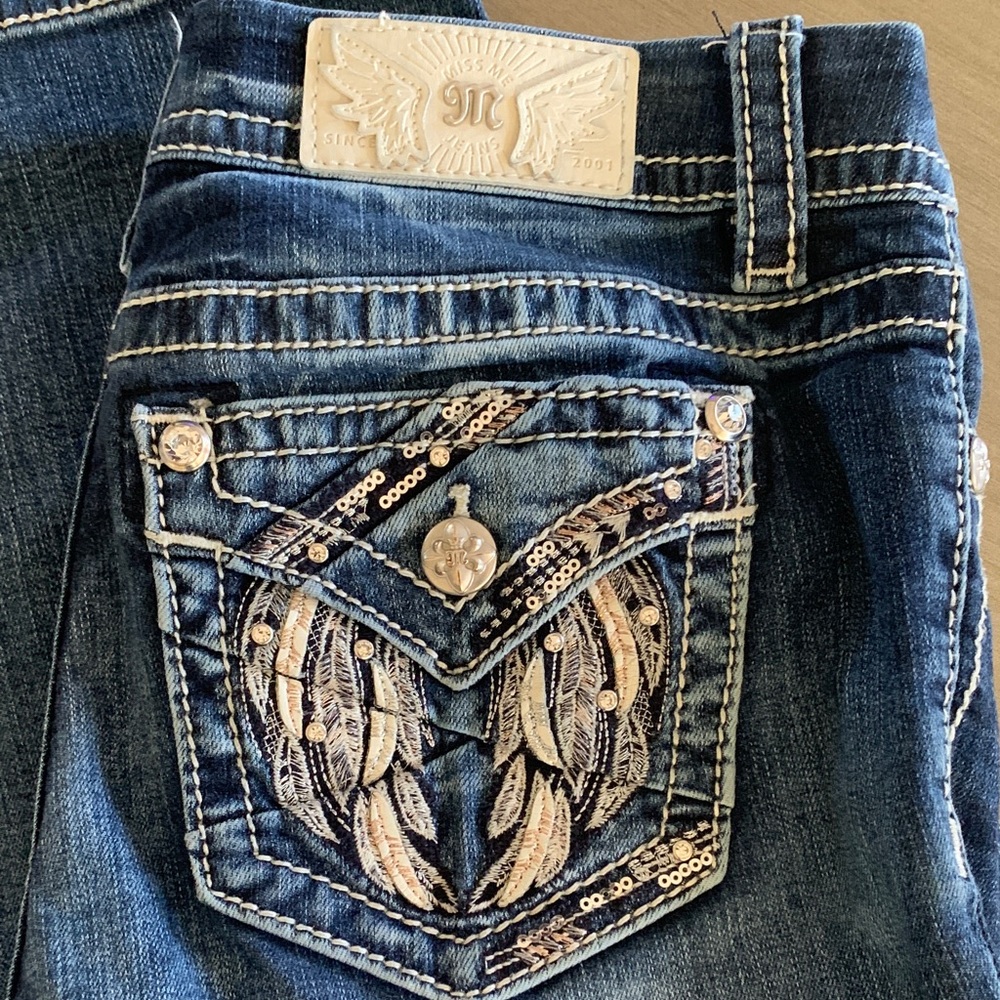 Miss Me Angel Wings Jeans with Embroidered Pocket Mid-Rise Curvy Boot Cut Sz 27 - Picture 2 of 9